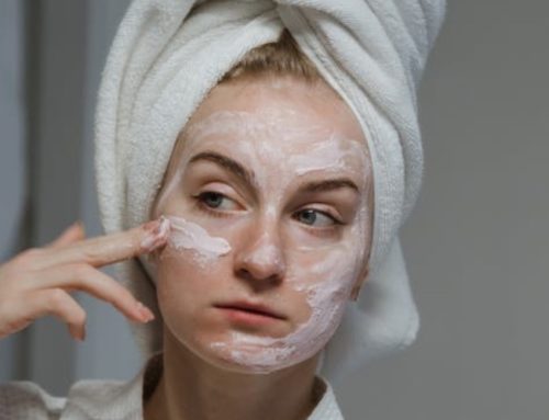 La Gen Z è la più attenta alla propria routine skincare. I prodotti più richiesti nel 2025 secondo YouGov