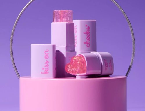 Love is in the air con Kiss on Cheeks, il glow stick a forma di cuore by essence