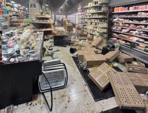 Milano: dalla protesta contro il carovita agli assalti ai negozi. Nel mirino anche il Carrefour di via Torino