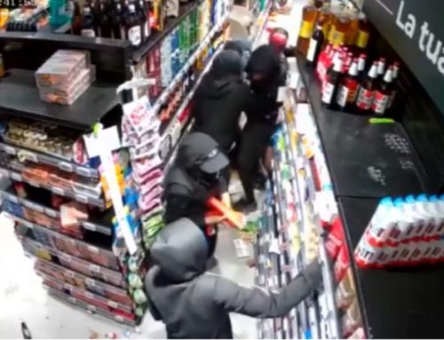 Milano: dalla protesta contro il carovita agli assalti ai negozi. Nel mirino anche il Carrefour di via Torino (2). Il commento di Angelo Mastrolia e il video