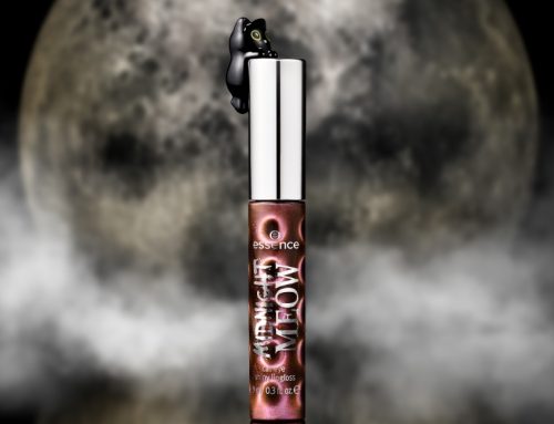 essence si prepara ad Halloween con Midnight Meow, il lucidalabbra dall’effetto cat-eye